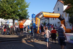 Der Marktplatz in Zierenberg und gleichzeitig der Start des Marathons