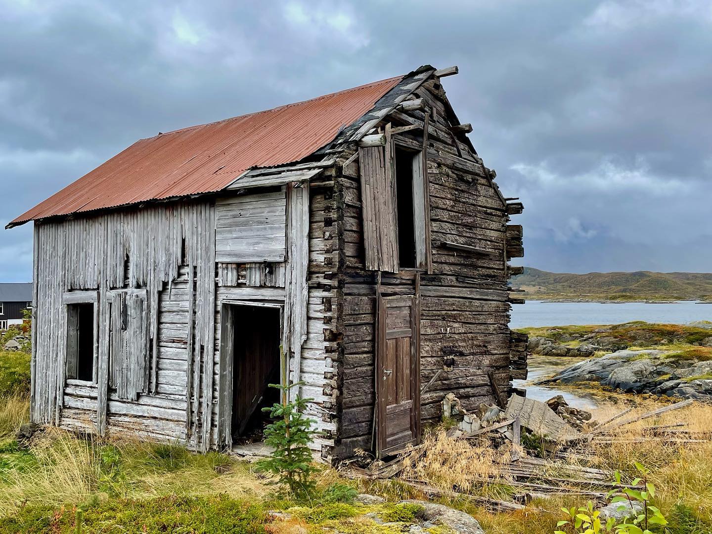 Fotogene Hütte [Borgvåg] 
.
.
.
#lofoten #borgvåg #lostplaces #norway